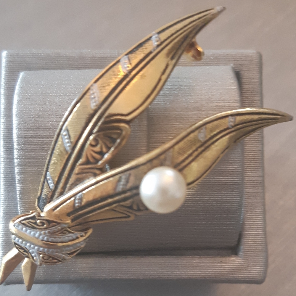 VINTAGE 70's Elegant Gold and Silver Spain Brooch with Faux Pearl Accent
